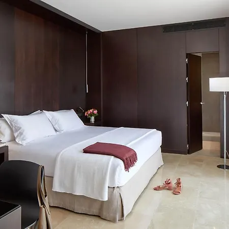 Hotel Del Lucero 4*